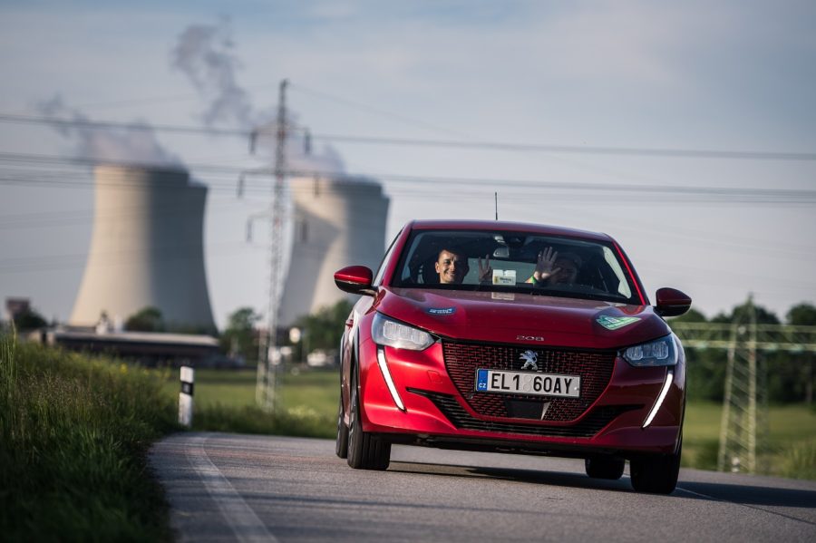 Všechny elektrické Peugeoty dorazily do cíle v úvodním podniku České trophy v rallye pravidelnosti