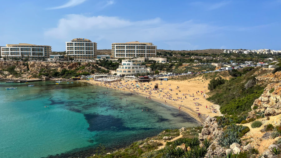 Navštívili jsme nejlepší pláže na Maltě. Kde je nejhezčí písek a které se naopak vyhnout?